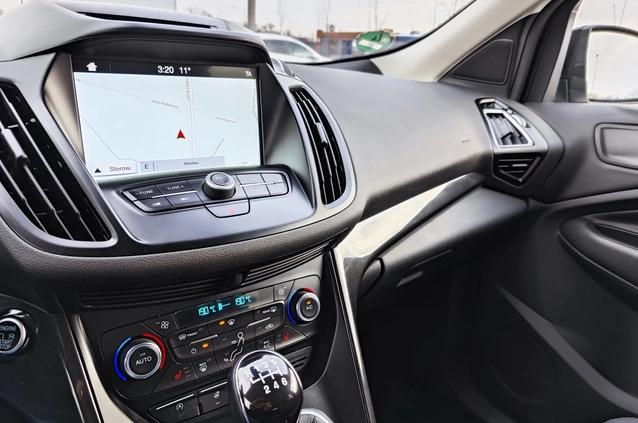 Ford Kuga cena 67900 przebieg: 119000, rok produkcji 2018 z Bochnia małe 497
